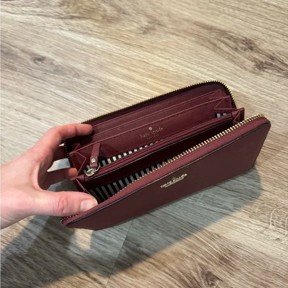 Kate Spade wallet - Picture 2 of 4